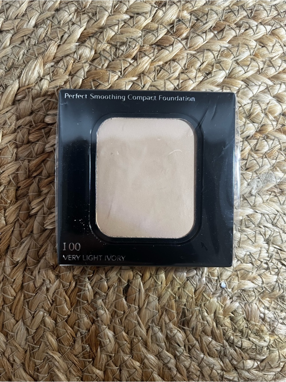 Shiseido Smoothing Compact Foundation - Very Light Ivory I00. NWT